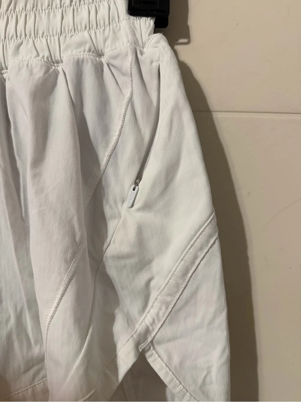 lululemon athletica White Women's Athletic Shorts with Elastic Waist Size 2
